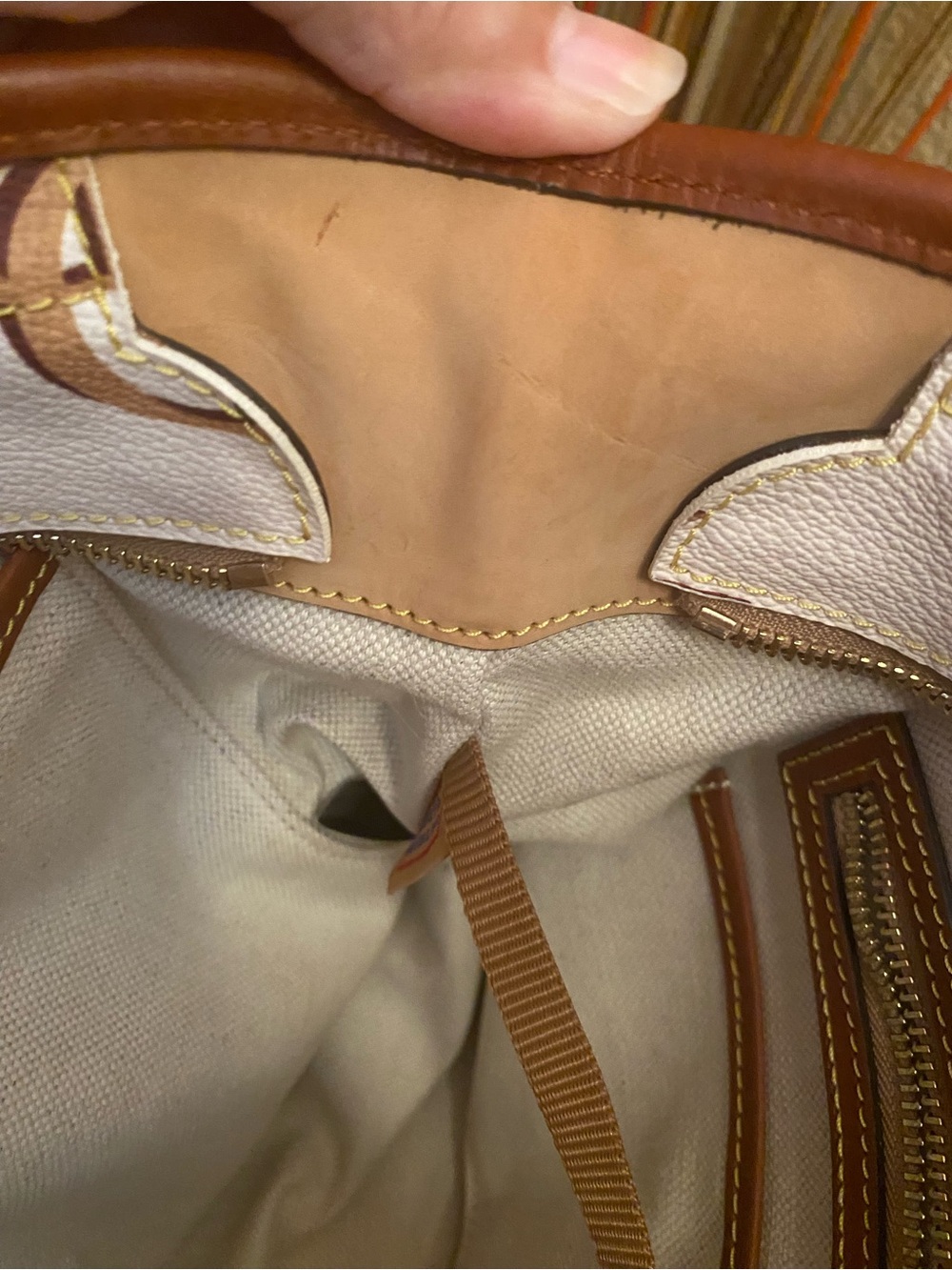Dooney & Bourke - LIKE NEW - Monogram Tote in beige/ivory with tan leather trim - Picture 15 of 16